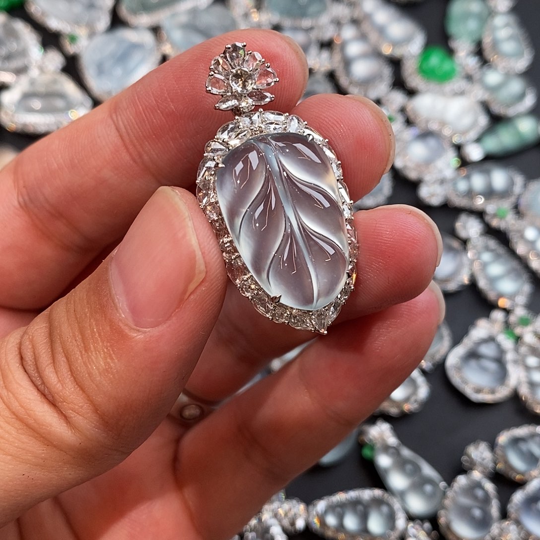 翡翠18K金镶嵌颈饰