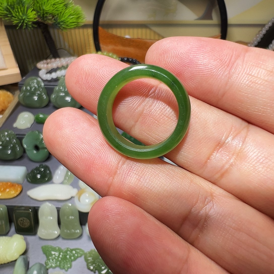 依***然和田玉（碧玉）未镶嵌戒圈