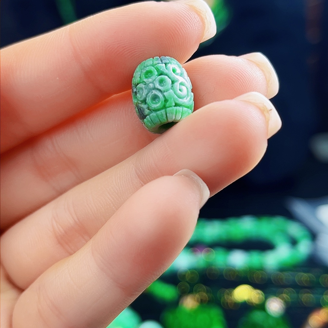 颈饰未镶嵌翡翠多样性