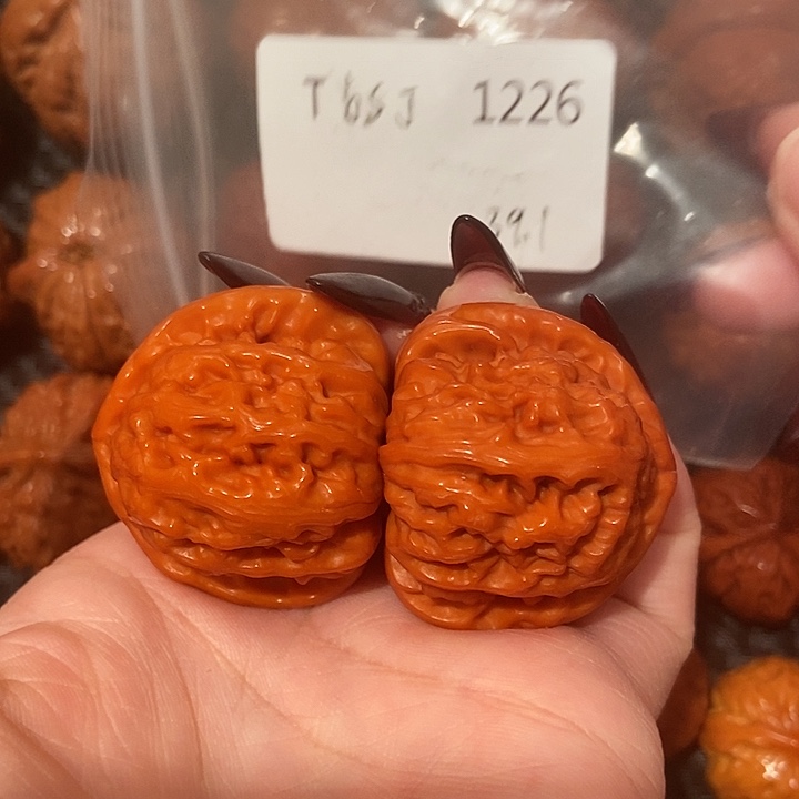 文玩核桃吊坠白狮子39