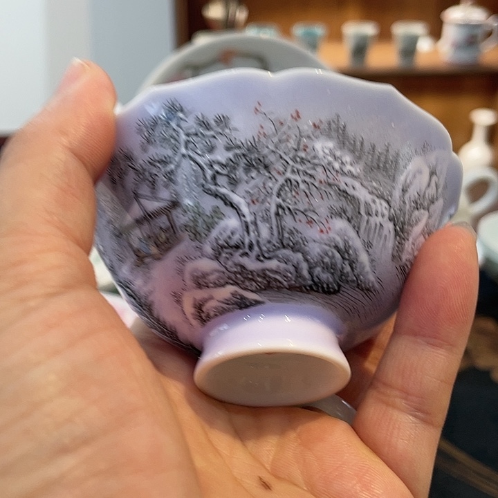手工粉彩单色釉雪景杯