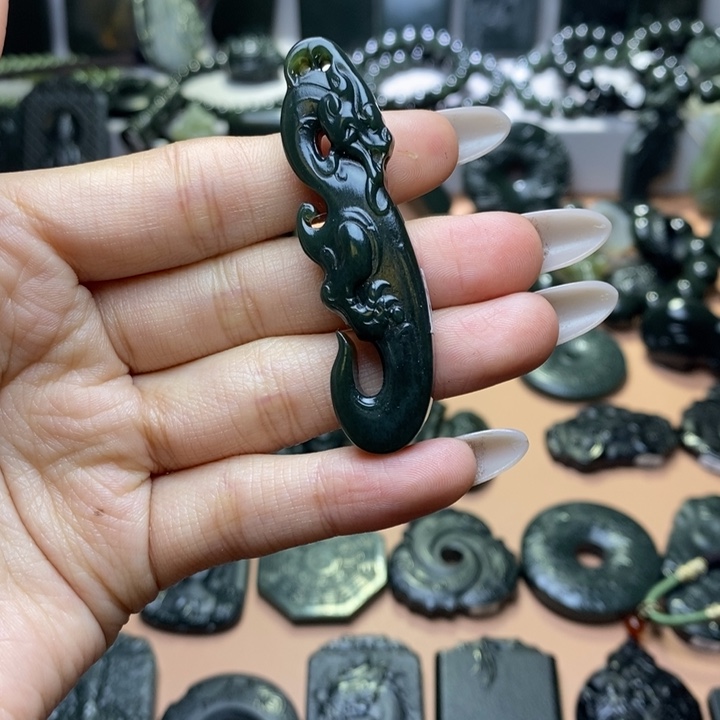 和田玉（青玉）颈饰未镶嵌