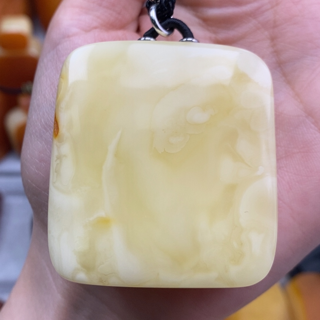 琥珀吊坠(赠链)未镶嵌