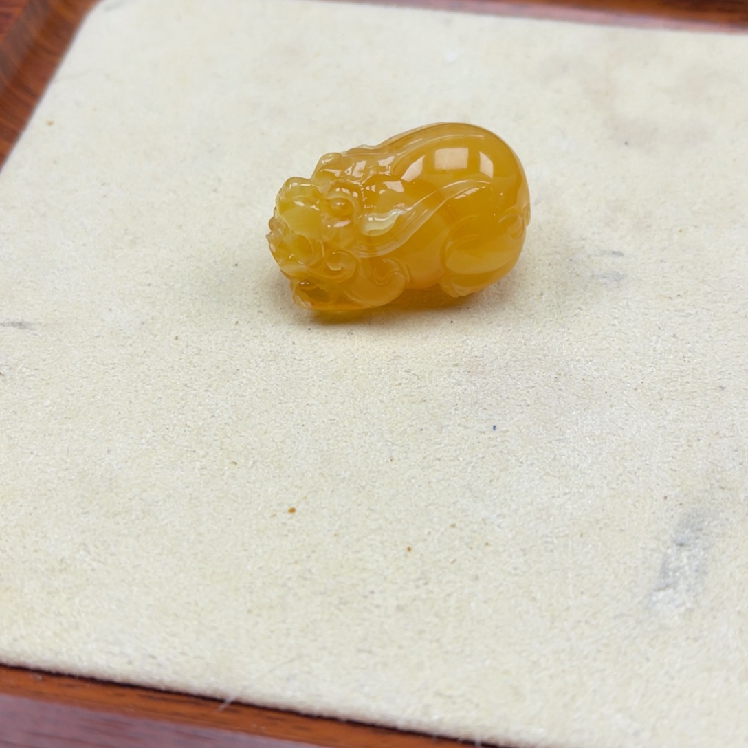 蜜蜡未镶嵌裸石貔貅