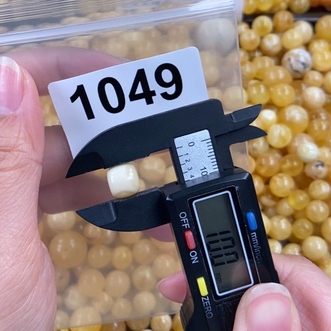 未镶嵌琥珀珠宝奇石