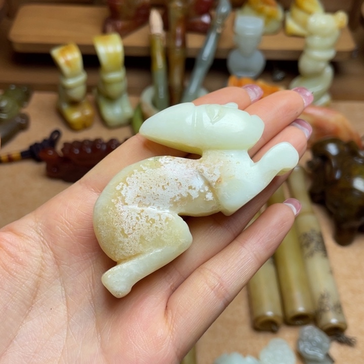 蛇纹石玉未镶嵌颈饰