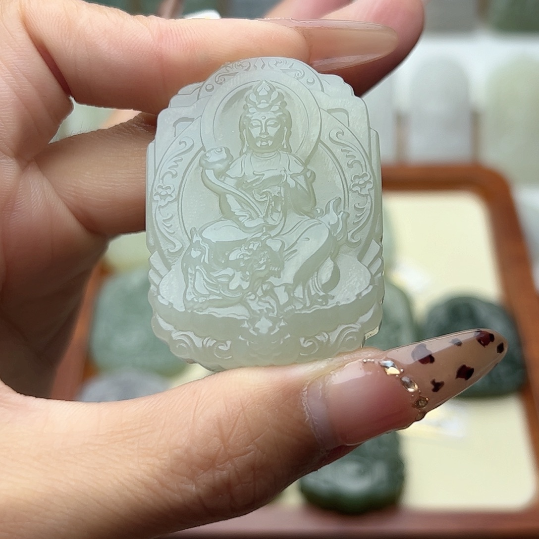 小***哈和田玉未镶嵌颈饰