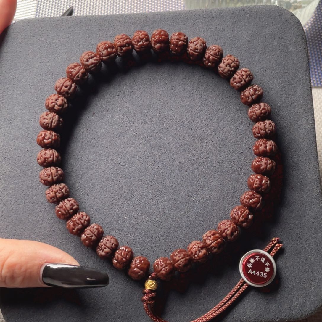 铿***族金刚菩提吊坠老树