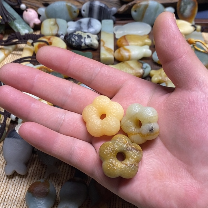 本***梯蛇纹石玉未镶嵌颈饰