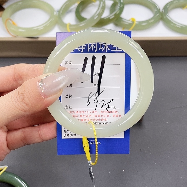 和田玉未镶嵌手镯