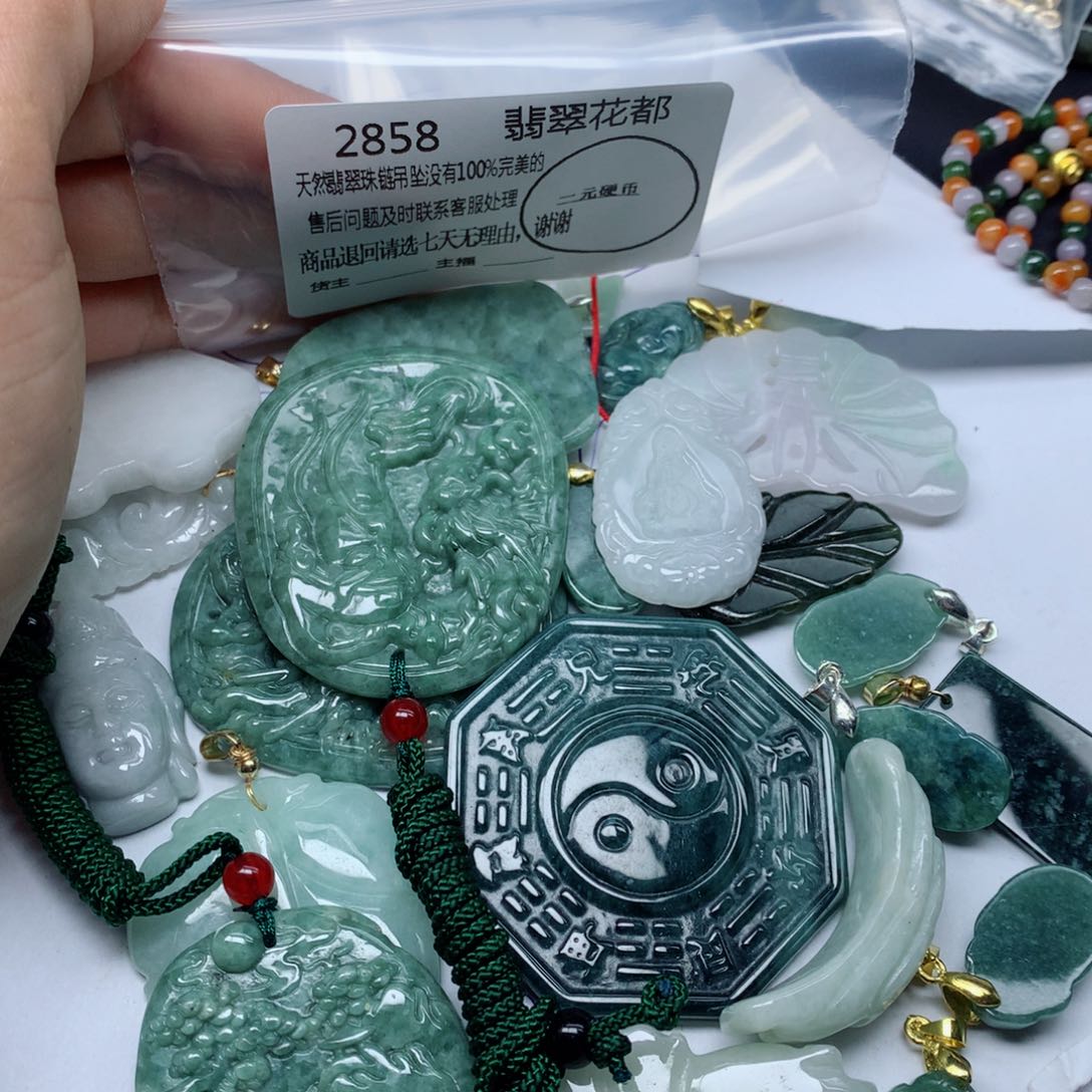 翡翠颈饰未镶嵌手串