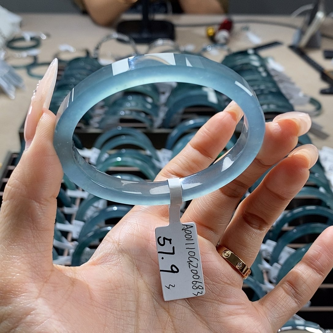 义***莹翡翠未镶嵌手镯57.93