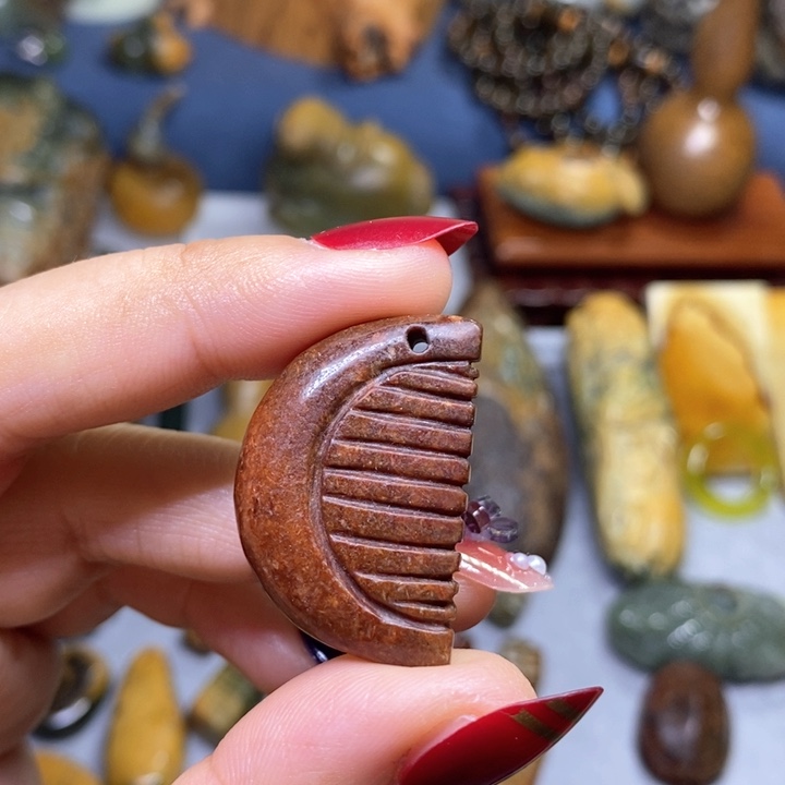 岫岩河磨玉（透闪石质玉）吊坠未镶嵌