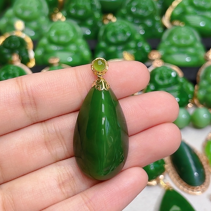 和田玉（碧玉）颈饰18K金镶嵌