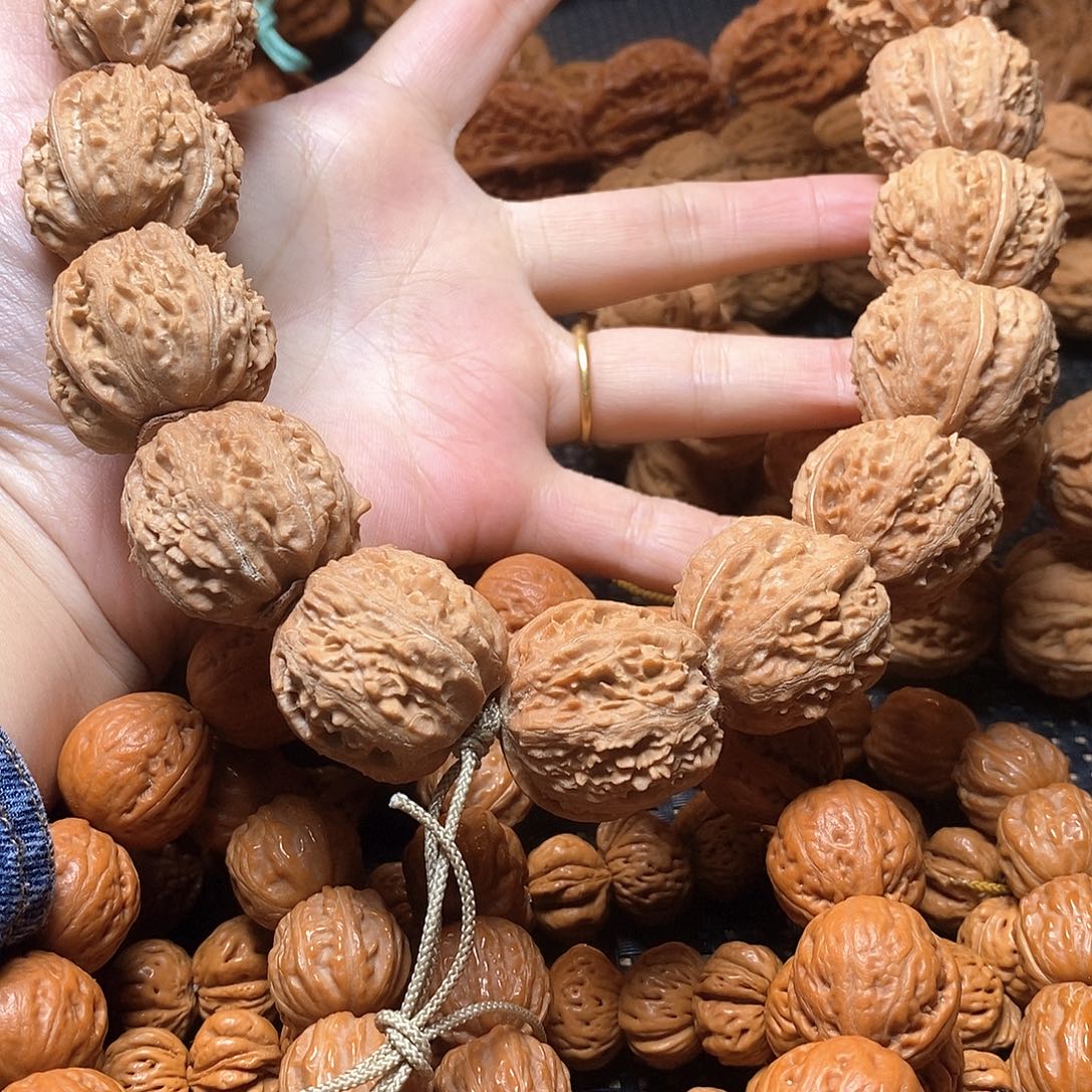 你***看文玩核桃手串蚂蚁纹