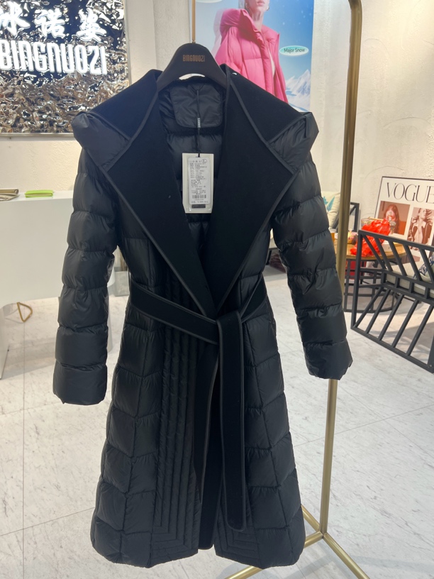 V家 高级感羊绒翻领拼接鹅绒服