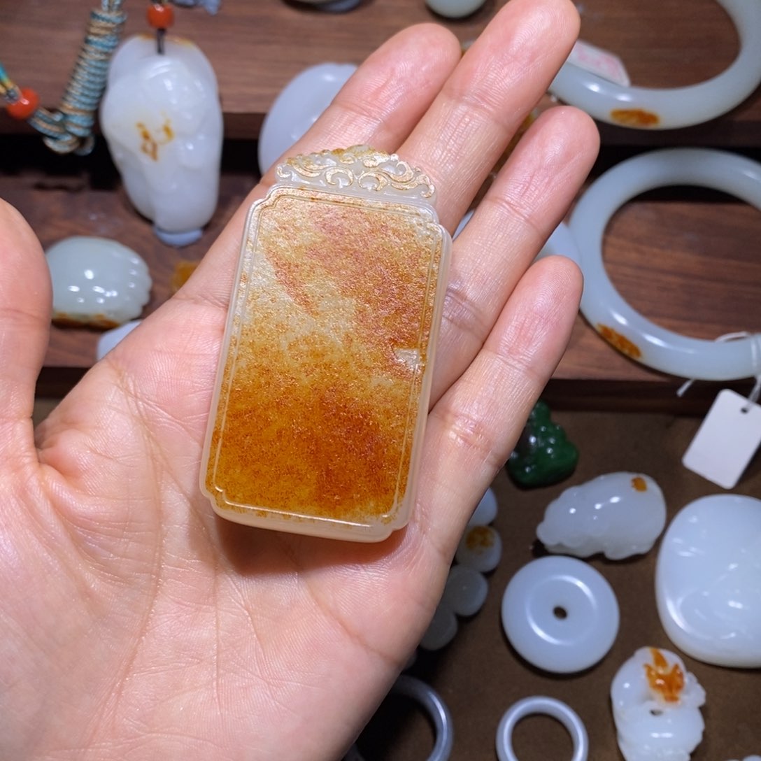 未镶嵌和田玉车挂园*?