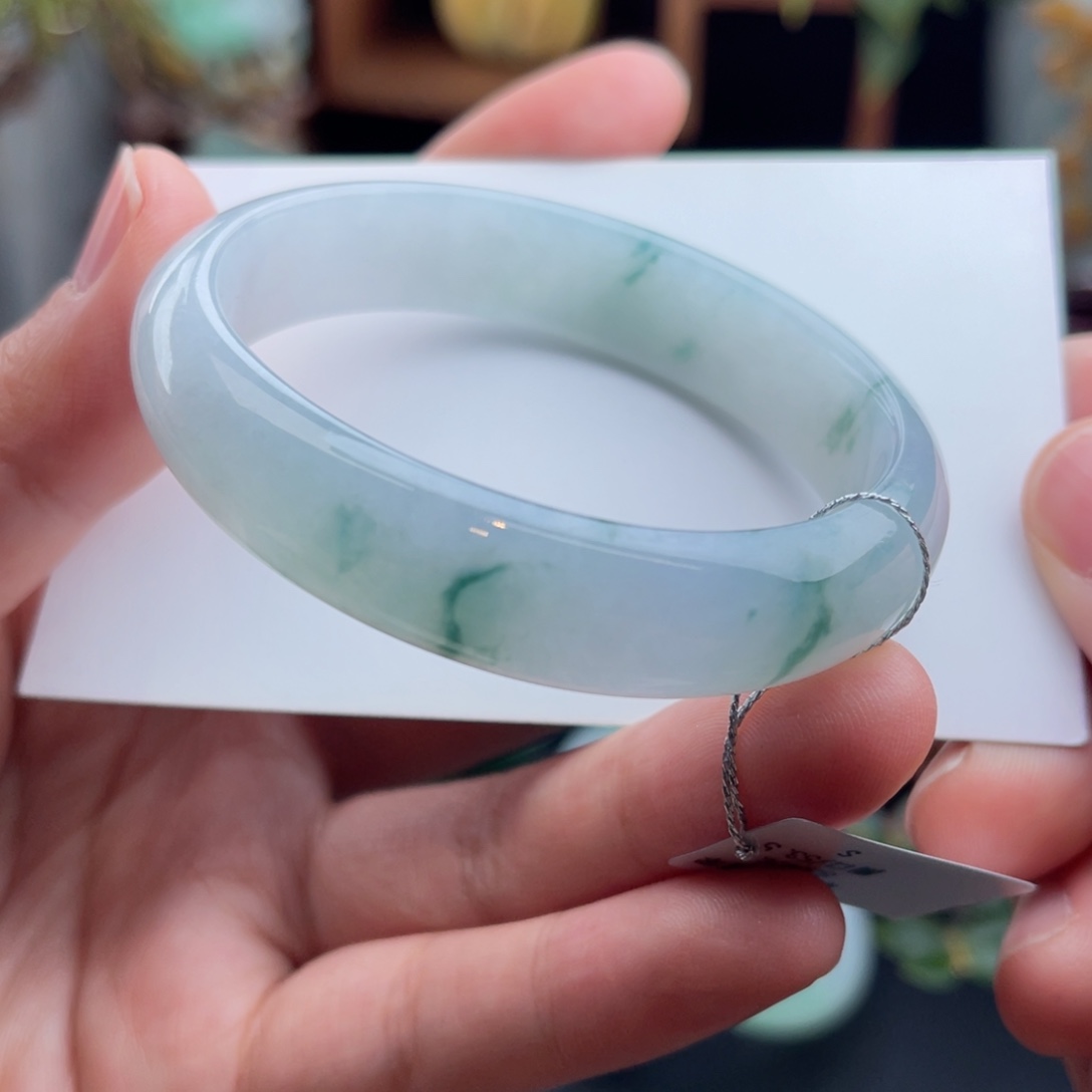 未镶嵌手镯（贵妃镯）翡翠