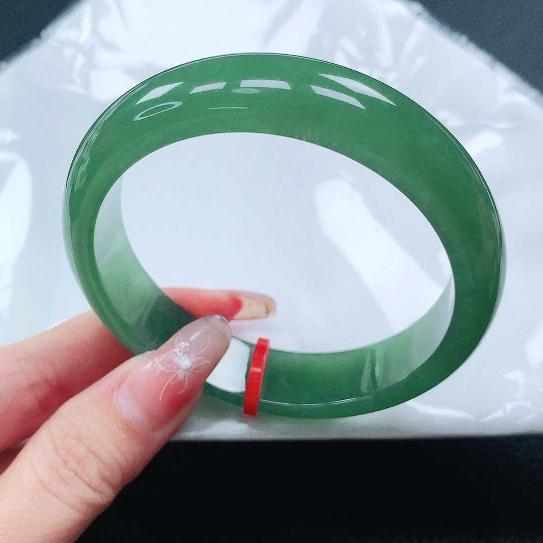 翡翠手镯未镶嵌58圈