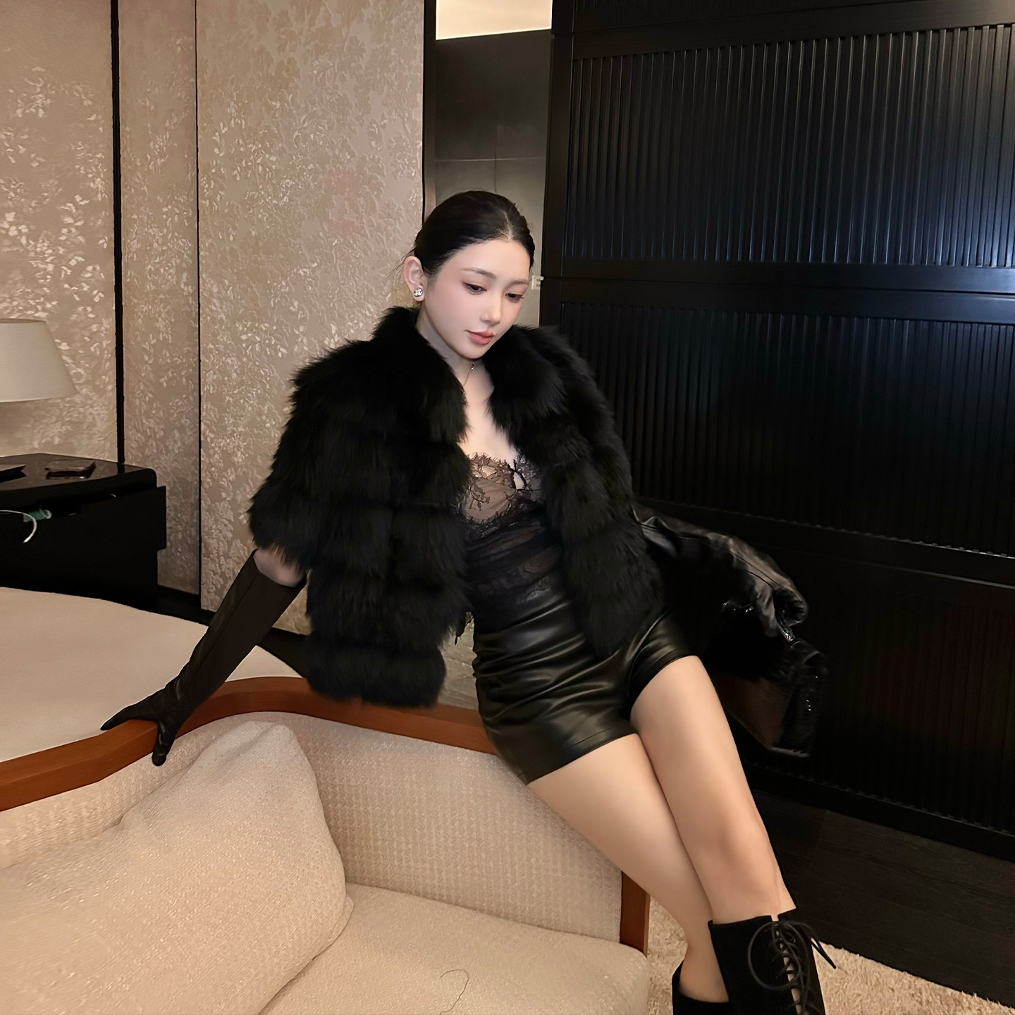 SX善喜黑色短袖狐狸毛氛围感斗篷皮草上衣女小香名媛气质毛毛外套