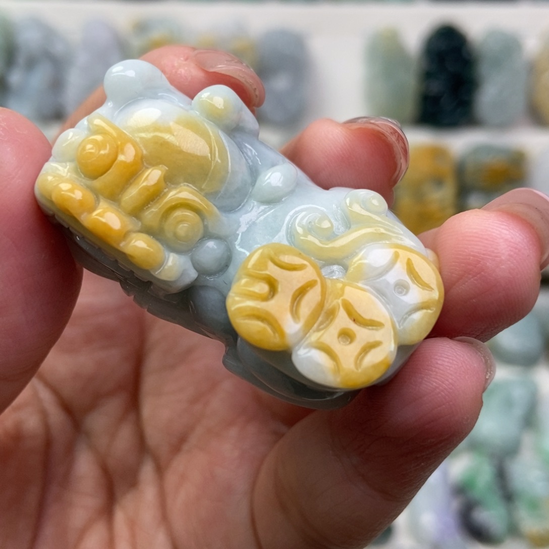翡翠吊坠(赠链)未镶嵌