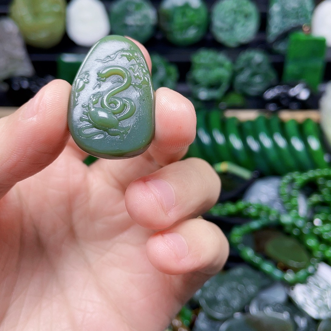 和田玉未镶嵌珠宝半成品