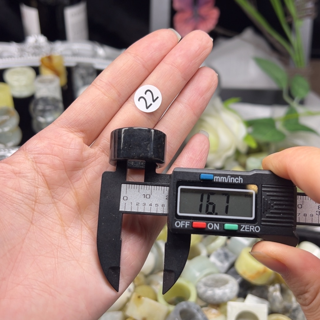 蛇纹石玉未镶嵌戒指