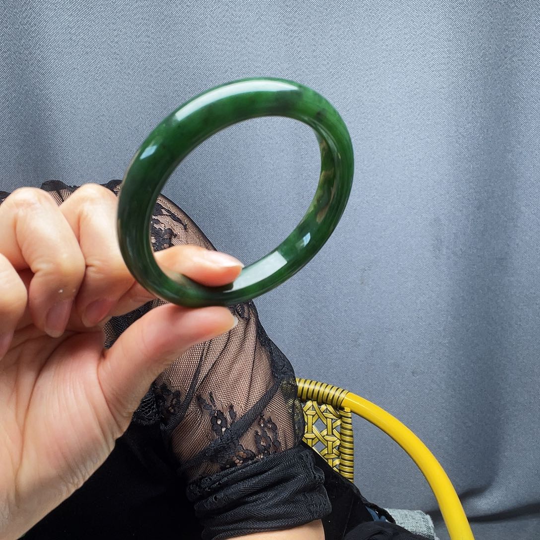 陌***开和田玉未镶嵌手镯