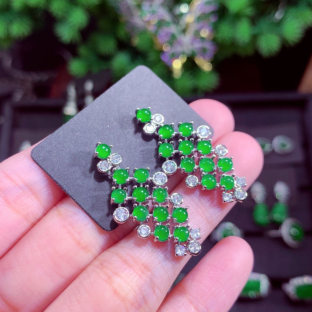 颈饰未镶嵌翡翠天然