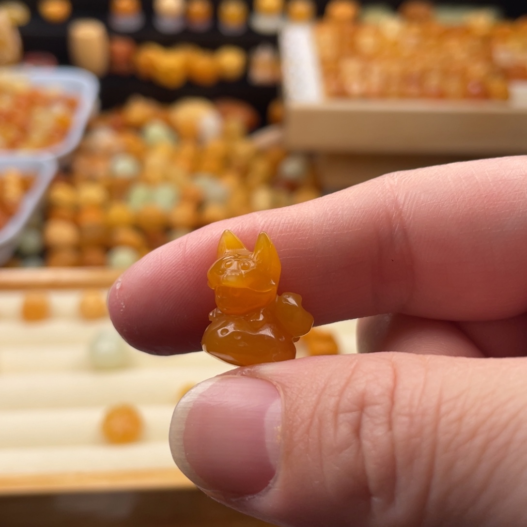 小***萌石英质玉（缅黄）未镶嵌饰品