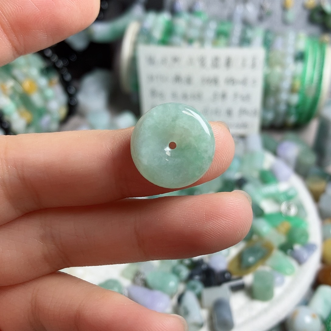 翡翠颈饰未镶嵌小平安扣