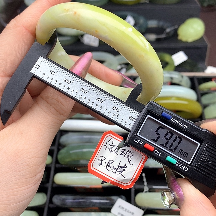 蛇纹石玉手镯未镶嵌584