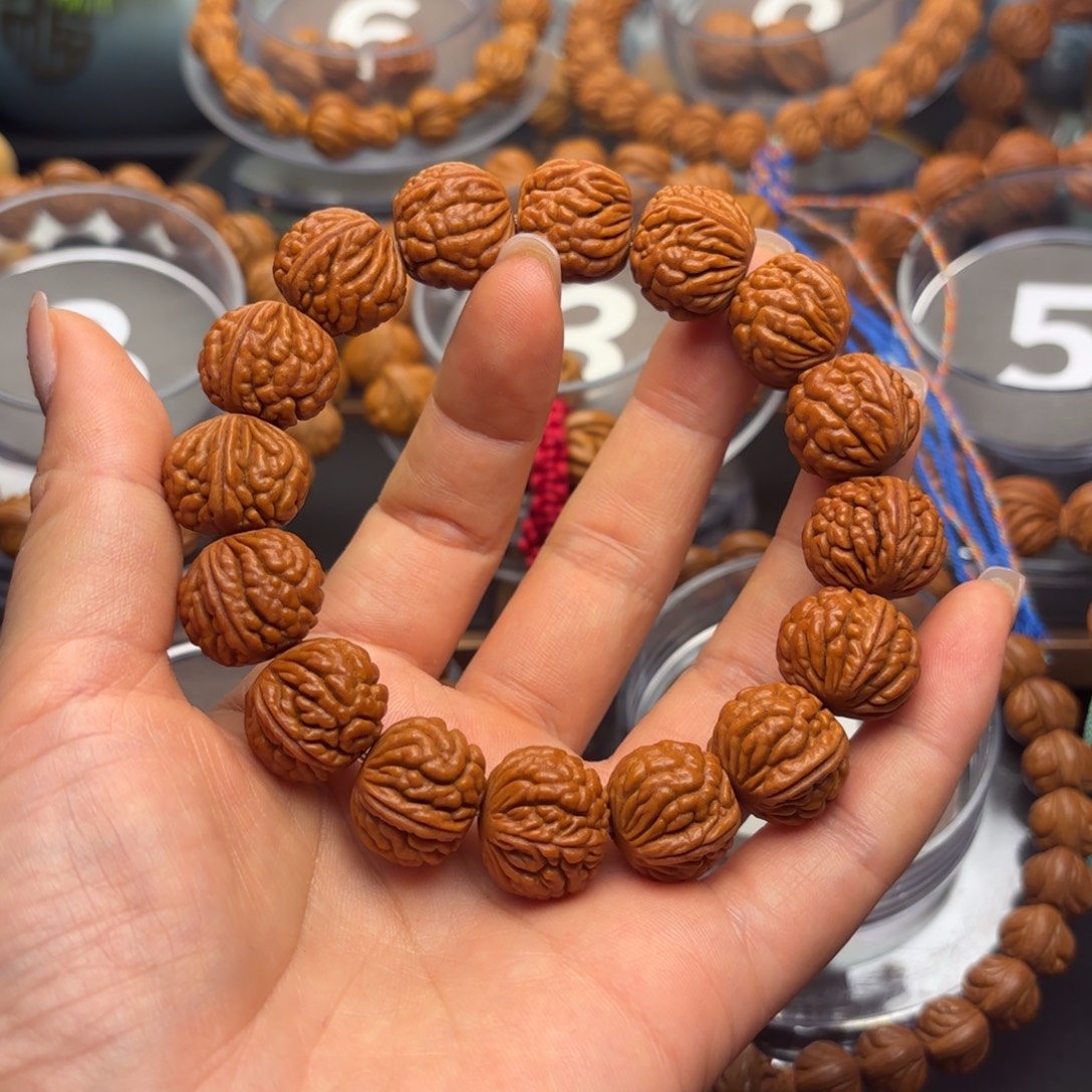 桃核吊坠野生红魔满天星18尺寸