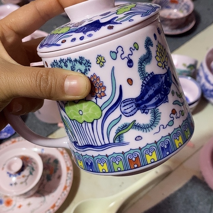 摆件陶红稀土斗彩鱼藻办公杯