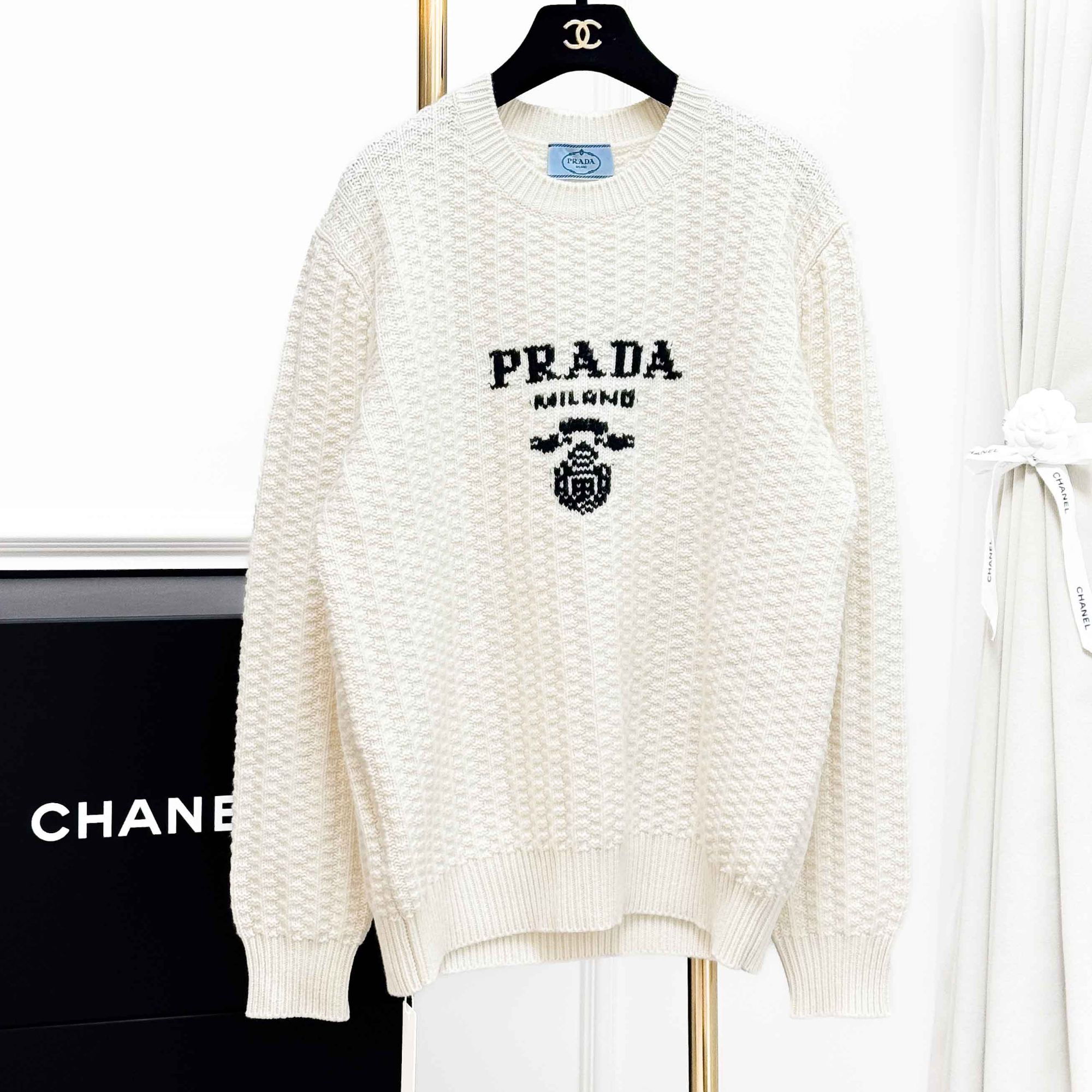 99新 Prada/普拉达  44码 米白色拼黑色 字母 长袖 针织 上衣