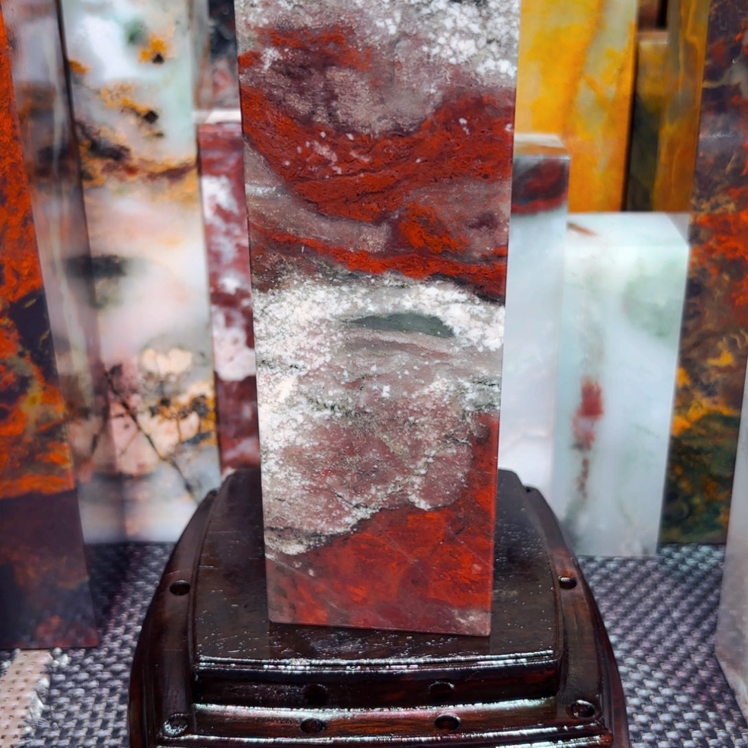 石材桂林鸡血玉贵妃料