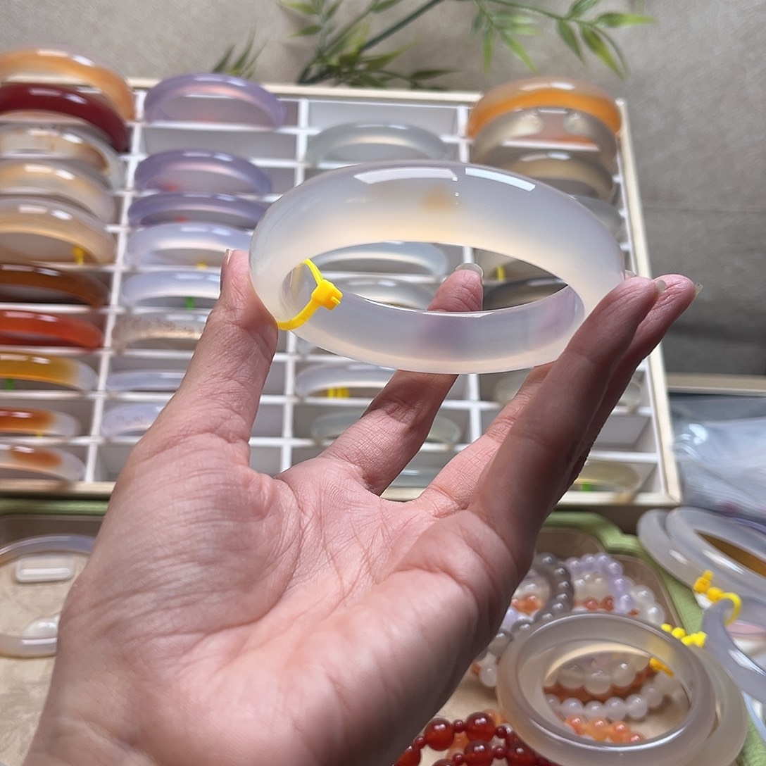 开***心玛瑙/玉髓未镶嵌手镯