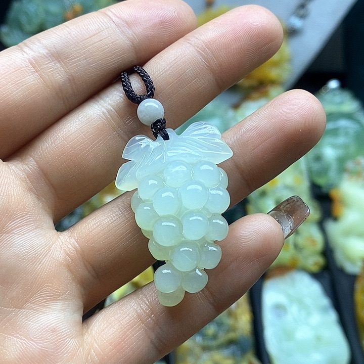 蛇纹石玉挂件未镶嵌