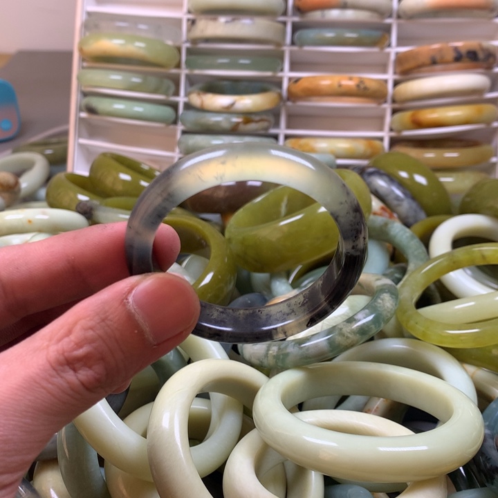 蛇纹石玉手镯未镶嵌宇****生