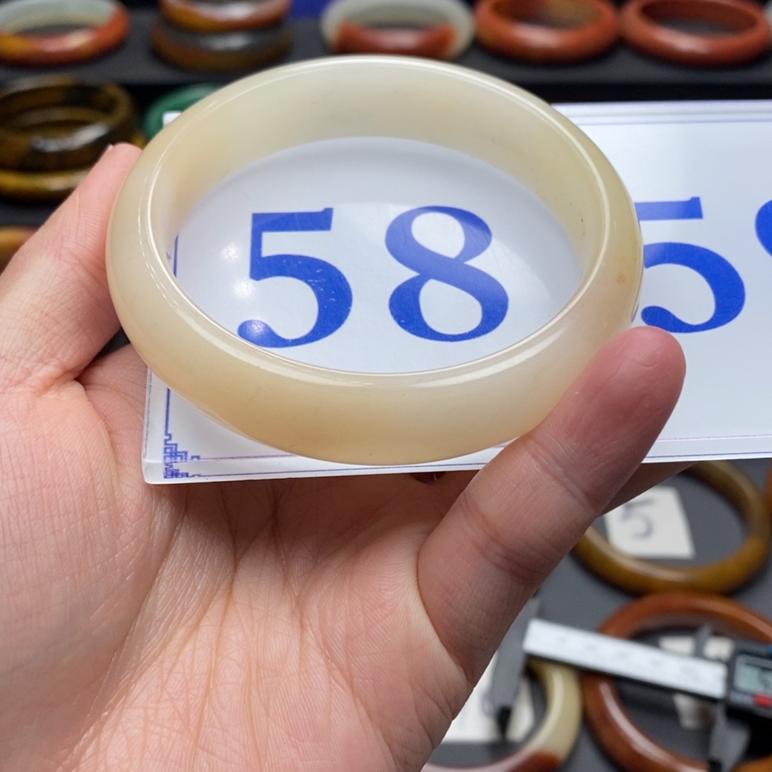 石英质玉（黄龙玉）手镯未镶嵌