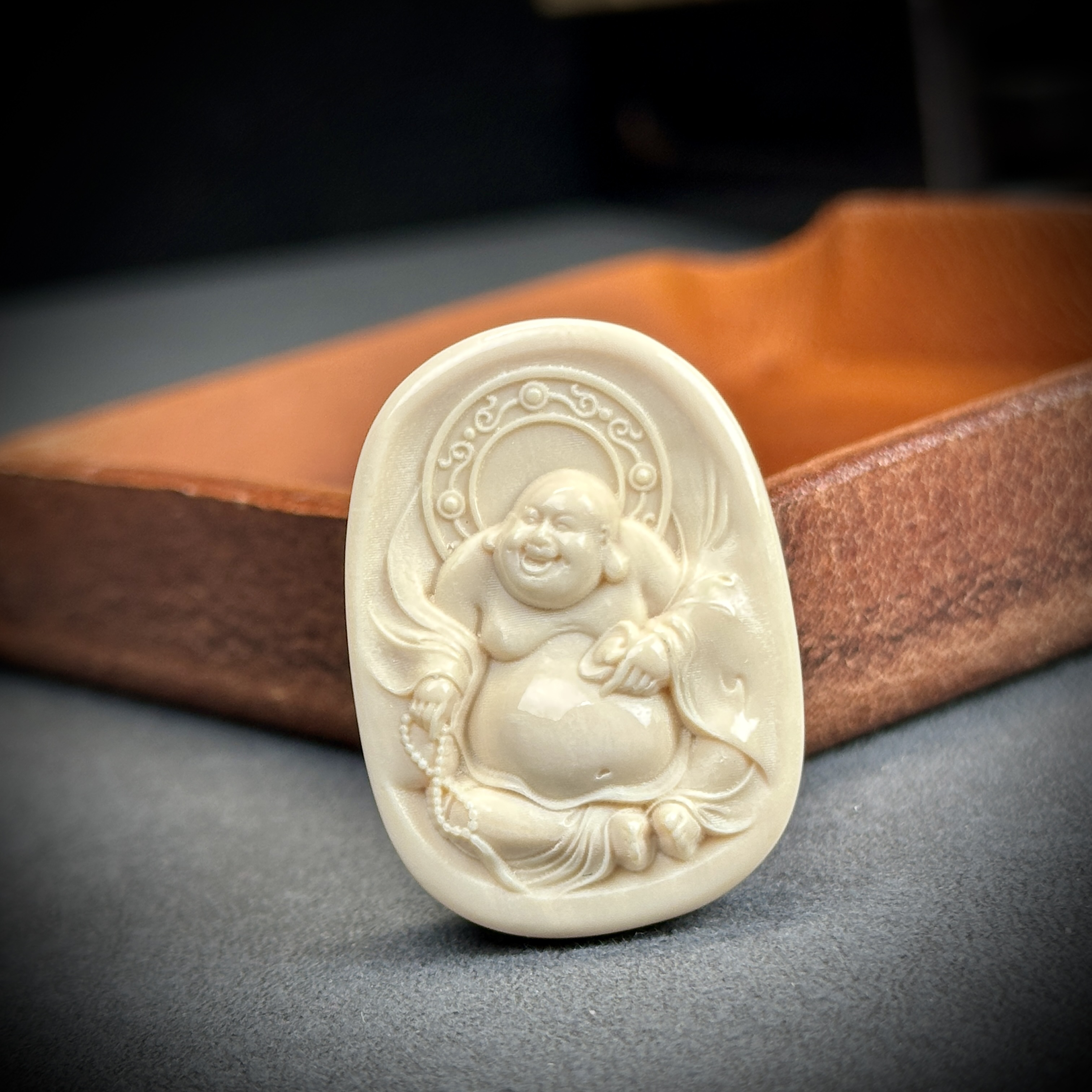 H88-98天然猛犸牙 雕刻牌弥勒佛约28*38*8mm支持复检 假一罚十