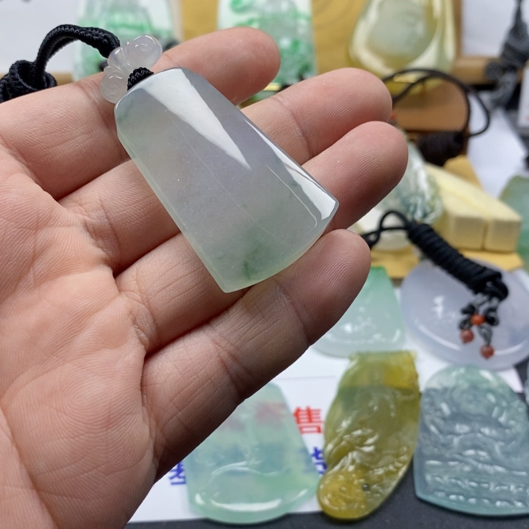 翡翠颈饰未镶嵌龙**说缅甸翡翠