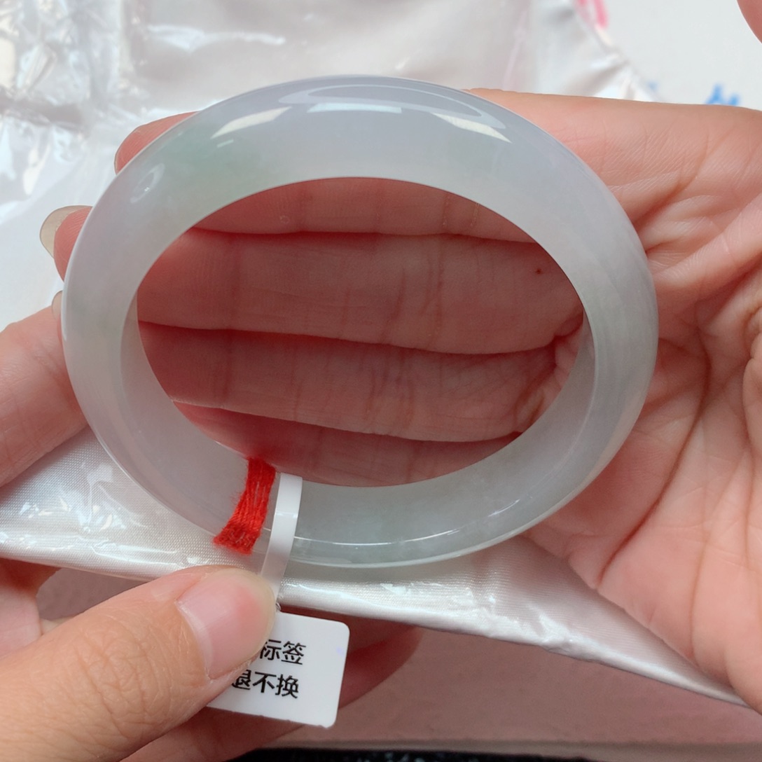 翡翠手镯未镶嵌56圈