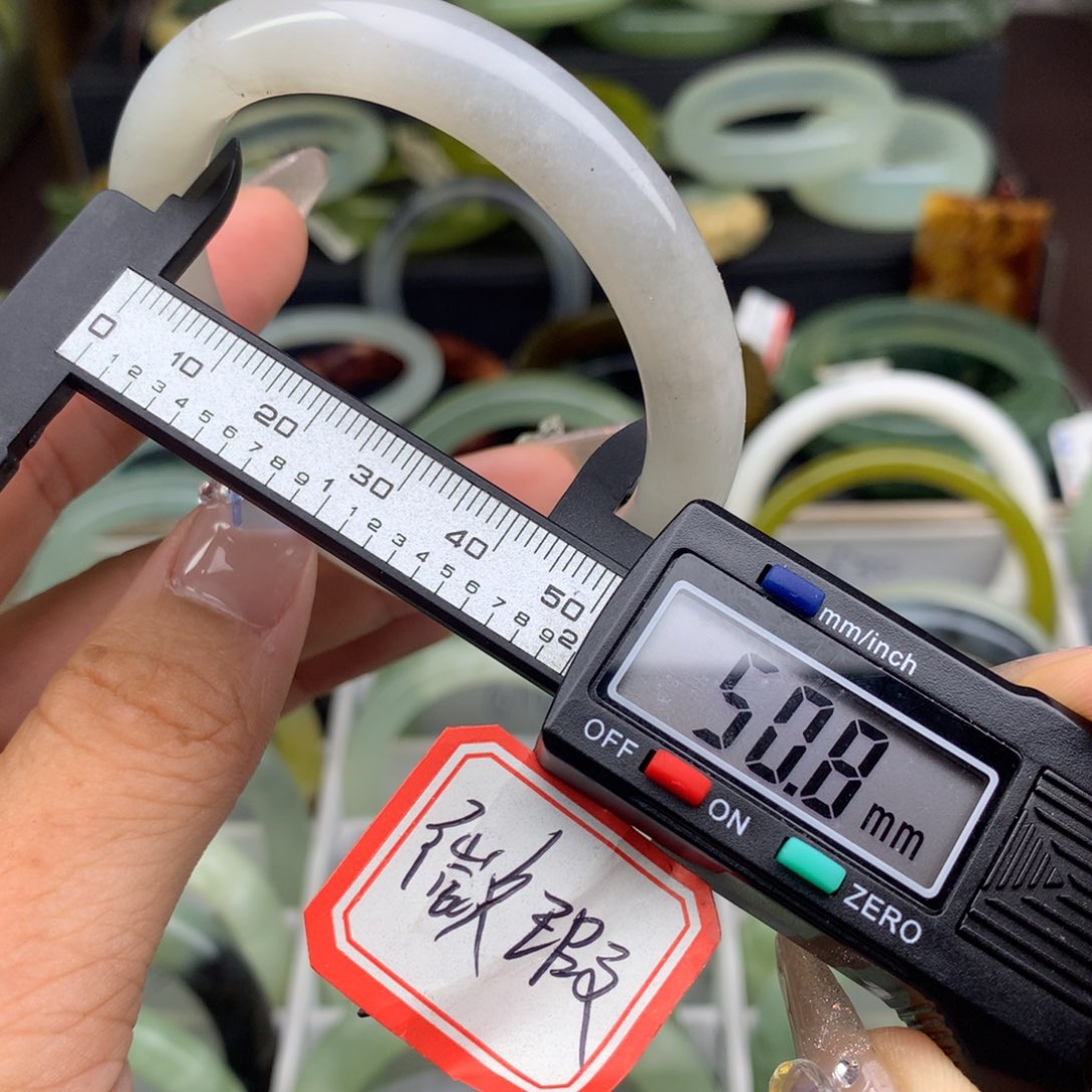 蛇纹石玉未镶嵌手镯632