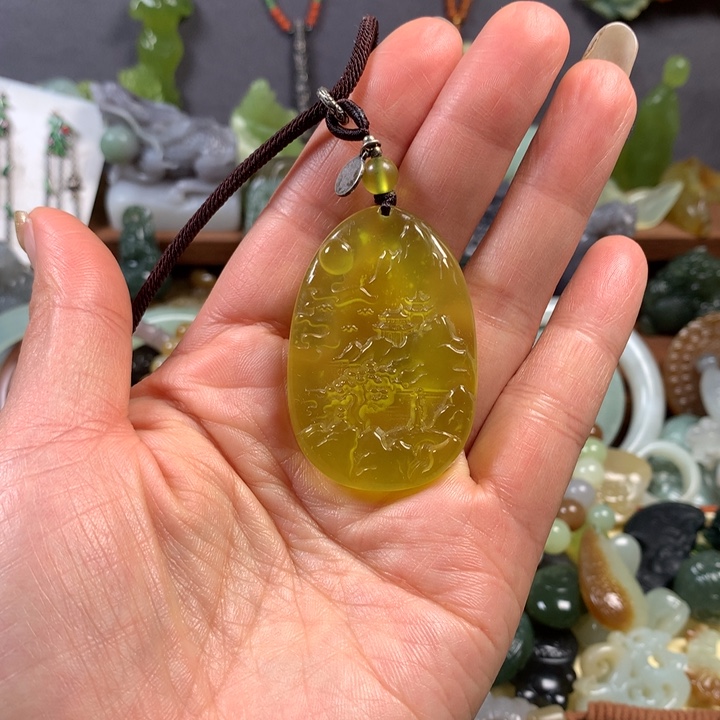 蛇纹石玉未镶嵌颈饰吊坠