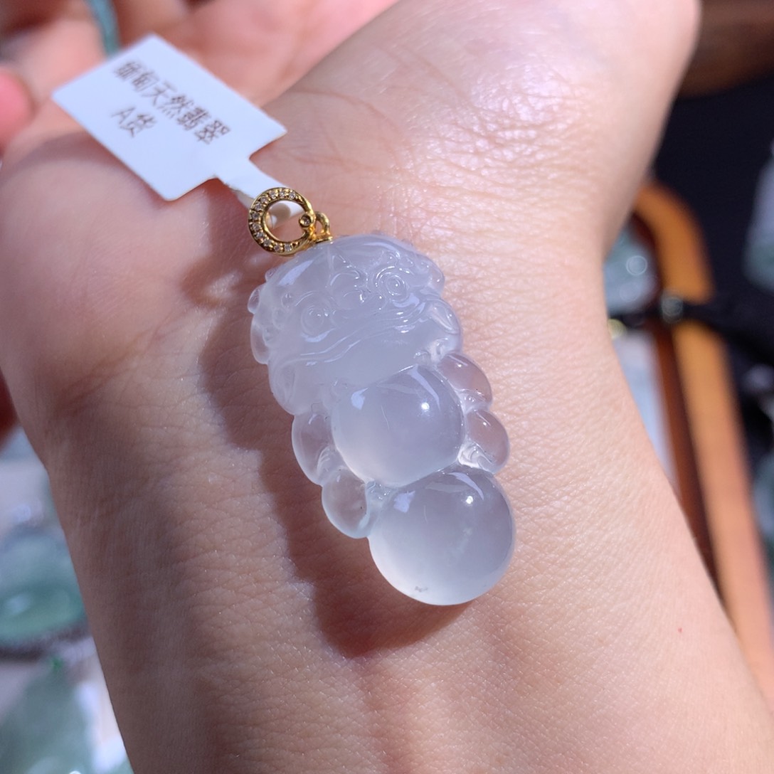 翡翠颈饰18K金镶嵌醒狮