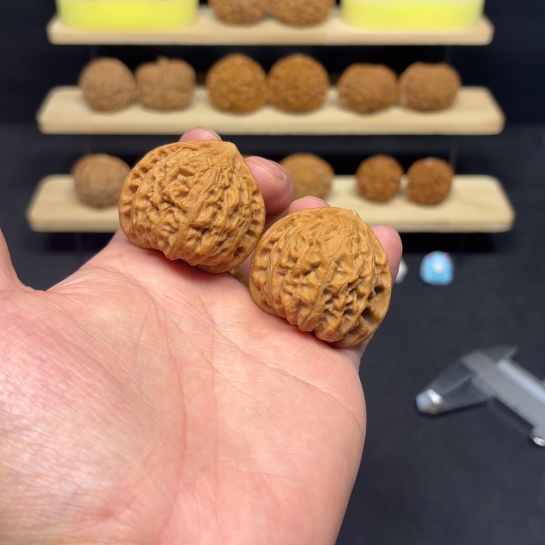 文玩核桃把件40金牛A166