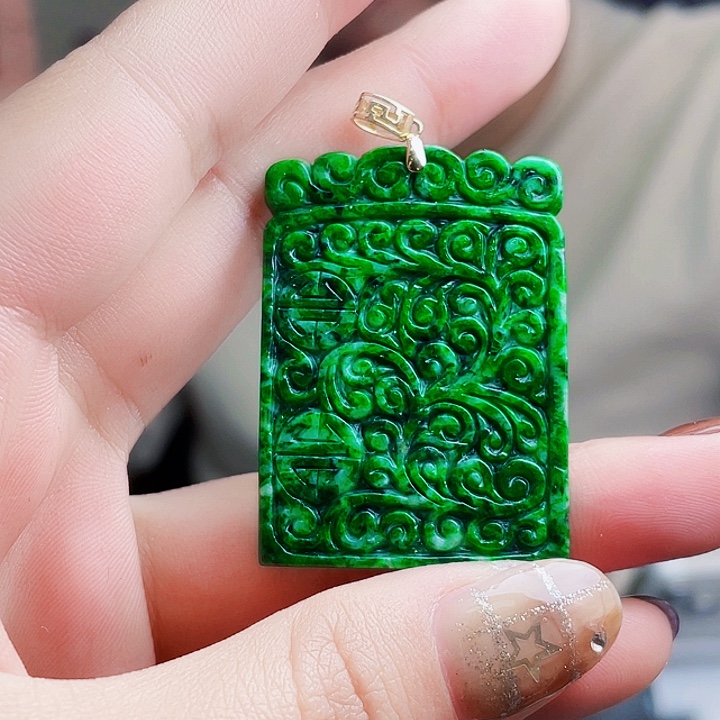 翡翠18K金镶嵌颈饰多样性