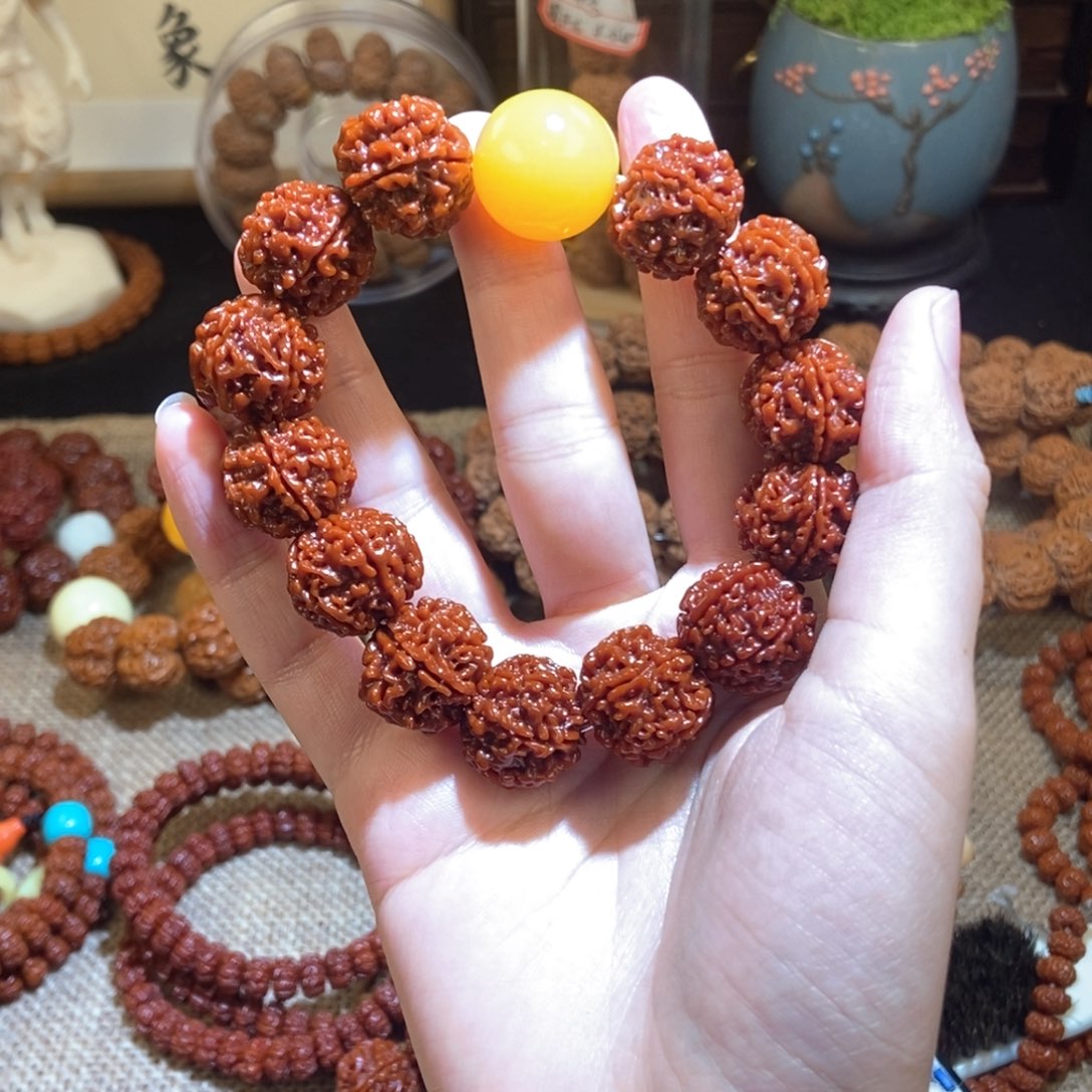 金刚菩提手串186玉化黄珠