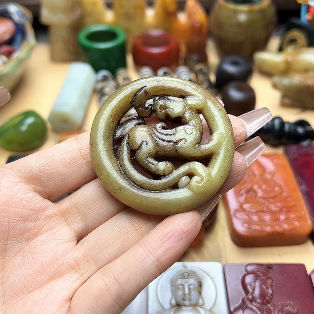 蛇纹石玉未镶嵌颈饰